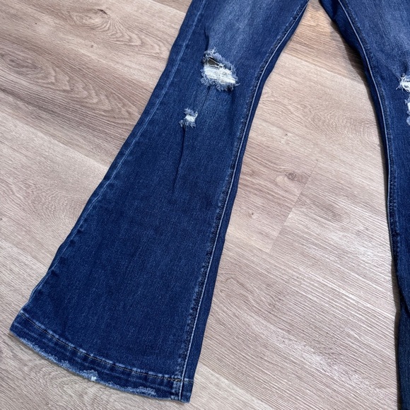 KanCan Harlow Mid Rise Button Fly Flare Jeans Distressed Dark Wash 13 30 - Picture 3 of 7
